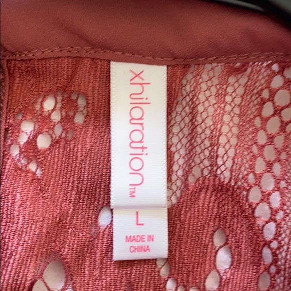 Sleeveless Lace Top - Picture 4 of 4